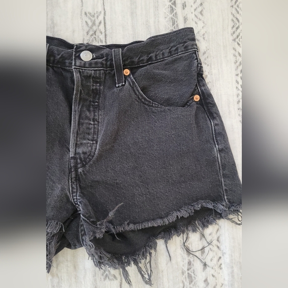 Levi's 501 Original Fit High-Rise Women's Jean Shorts Size 27 - Picture 3 of 16